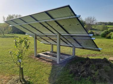 Pendora Flex bestehend aus: Betonsockel, 