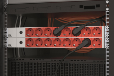 Bachmann 19" 1HE 8xSchuko rot    333.410 